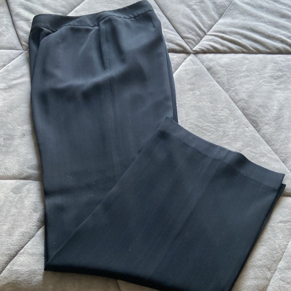 Jones New York Collection 2 piece pant suits. Fully lined. - Picture 2 of 4